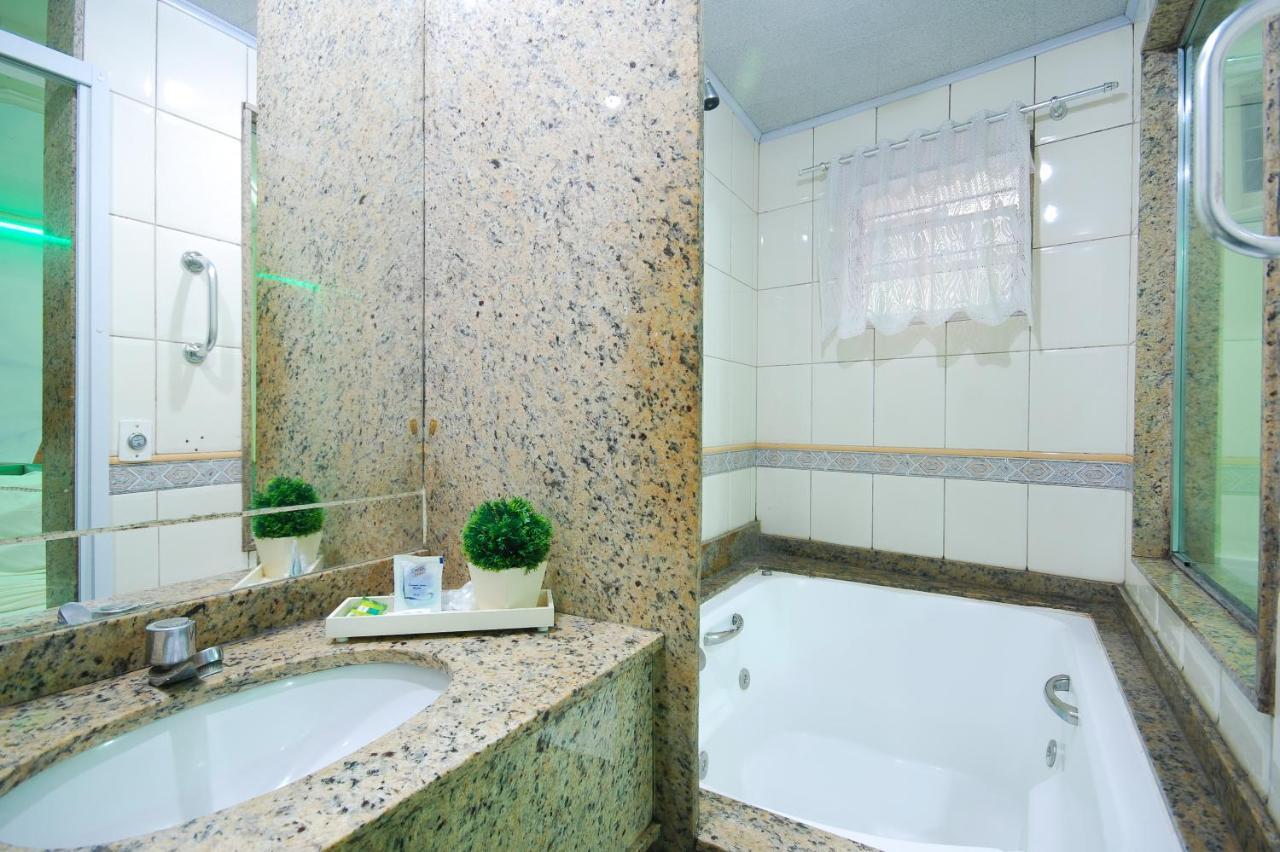 Mirage Motel グアルーリョス エクステリア 写真